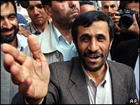 Seçimleri ikinci sırada bitiren Mahmud Ahmedinejad