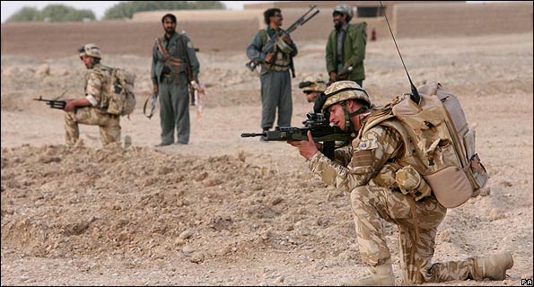 UK troops training Afghan police - file pic