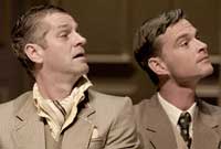 Alcasto (Seiriol Tomos) a Colimandro (Glyn Morgan) 