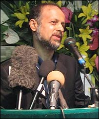 اکبر گنجی