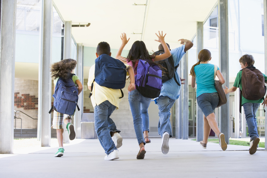 elementary school pupils running outside @ monkey business - fotolia.com