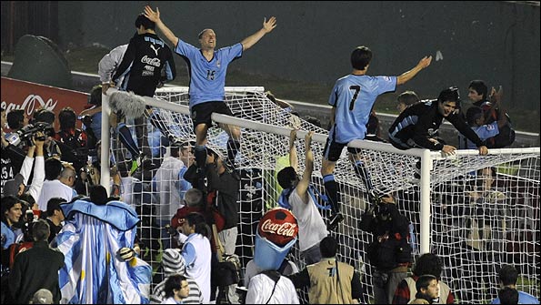 Uruguay celebrate qualification for South Africa
