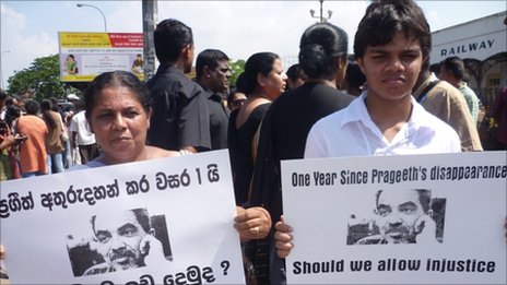 Sandya Ekanaligoda and family