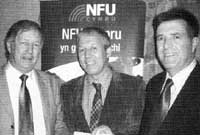 Dai Davies, Llywydd NFU Cymru, Wyn Jenkins, a David Jones, Cadeirydd Sir.