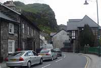 Cyrraedd y Blaenau
