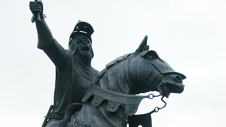 Cerflun Owain Glyndŵr yng Nghorwen