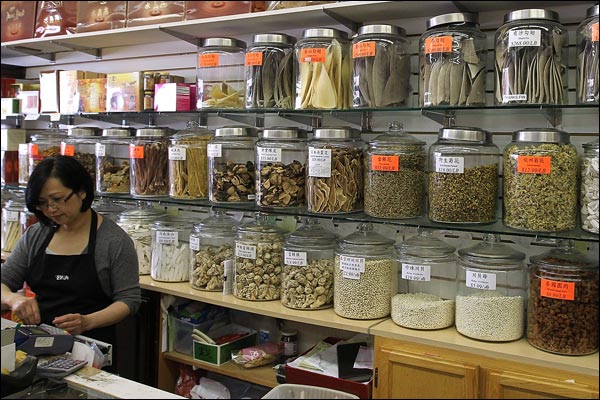 Vây cá mập bán trong tiệm của người Hoa ở San Francisco, Hoa Kỳ