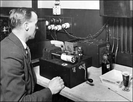 Transmitting the first radio picture of the King, October 1928