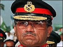 مشرف نے کہا ہے کہ وہ اپنے فیصلے پر قوم کو اعتماد میں لیں گے۔