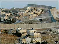 A barreira que Israel constrói na Cisjordânia