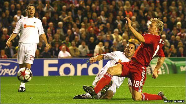 Dirk Kuyt scores for Liverpool