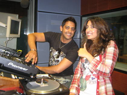 DJ Vix and Noreen in the mix! 