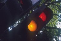 Golau traffig coch a melyn