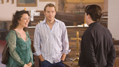 Olivia Colman (l) with Robert Webb and David Mitchell