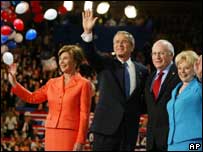 Başkan Bush ve yardımcısı Cheney eşleriyle 