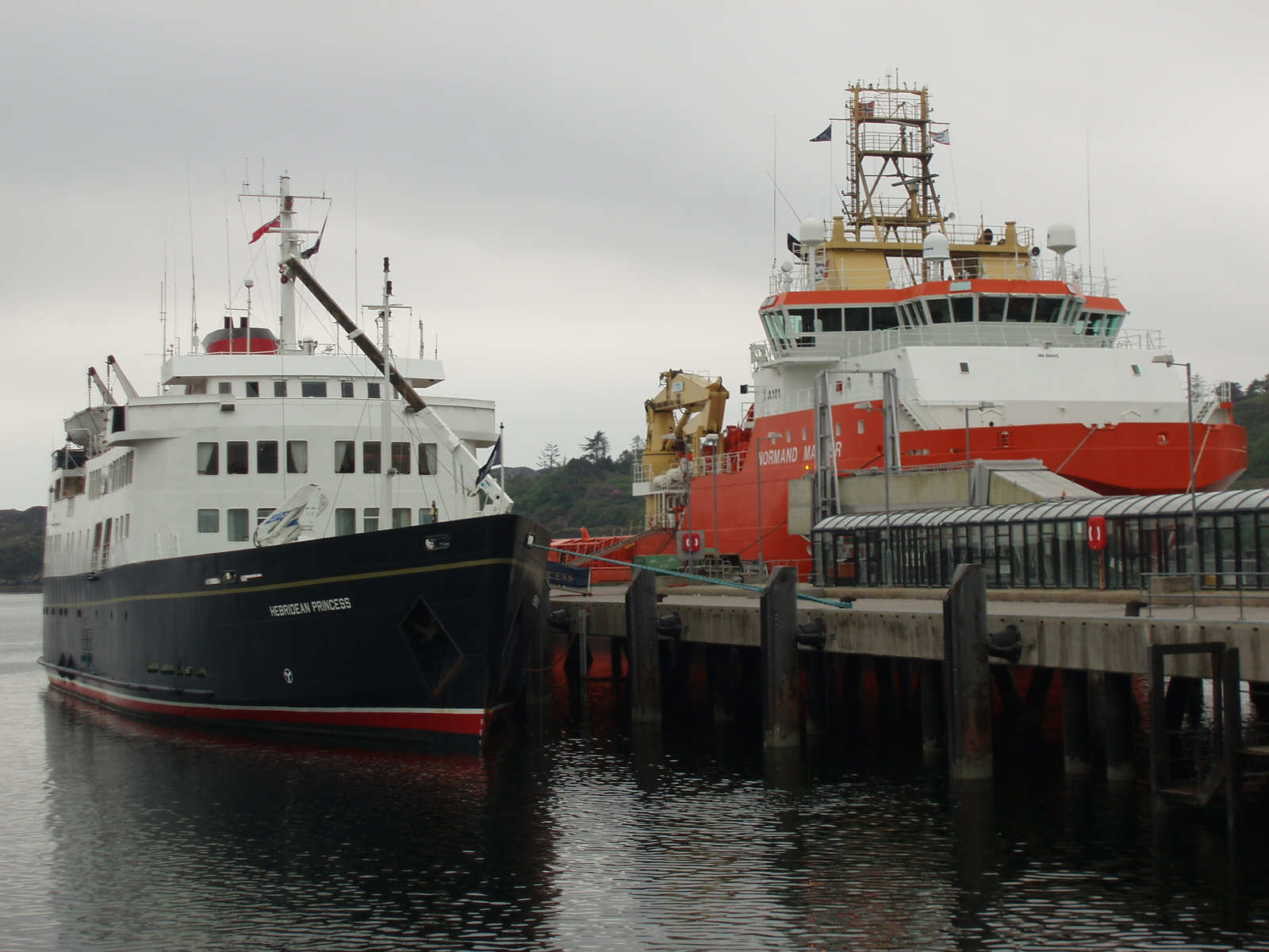MV Hebridean Princess (left) and MV Normand Master (right) at no 3 pier at 4pm on Tuesday