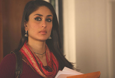 Avantika (Kareena Kapoor) is a Psychology professor living in New York. She decides to visit her ailing father back home