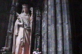 Winnie and her daughters go to a holy well