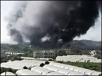 Colunas de fumaça sobre o campo de refugiados de Nahr al-Bared