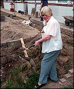 Anne Hopper digging