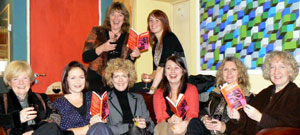 Rhai o'r awduron: rhes gefn - Bethan Gwanas a Catrin Evans. Rhes flaen: Gwen Pritchard Jones, Angharad Elen, Mari Emlyn, Manon Wyn, Elin Llwyd Morgan, Menna Medi