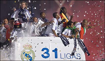 Los jugadores del Real Madrid celebran el título de Liga