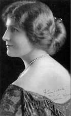 Leila - un o'r lluniau yn y gyfrol