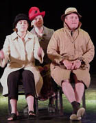 Sgets yn adrodd hanes tair gwraig o'r fro yn mynd i'r Eisteddfod