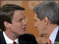 John Edwards e John Kerry, pré-candidato democrata à Presidência dos Estados Unidos, e Wesley Clark
