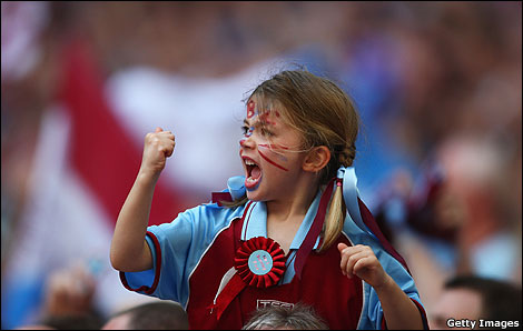 1 young Burnley fan