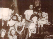 Ethel Florence as a child, third from left