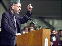 Hamid Karzai törende konuşuyor