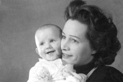 Felicie Oakes with her mother Audrey Smith