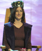 Debbie Anne Williams o Enillydd y Goron. 