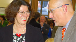 Y Cynghorydd Rhiannon Hughes, noson cyhoeddi Rhestr Hir Llyfr y Flwyddyn