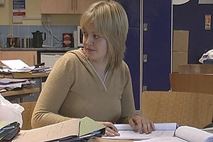 Lisa lives in a shelter for young people and spends her time trying to improve her career prospects so she can make her mum proud.