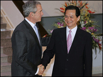 Ông Bush và ông Dũng tại Hà Nội năm 2006