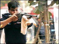 Pakistanlı polis
