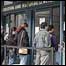 Fila no escritório de imigração americano
