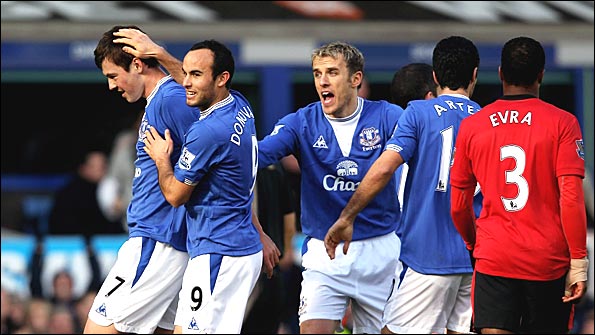 Everton celebrate Diniyar Bilyaletdinov's goal