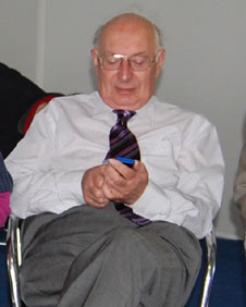 David Gwyn John - disgwyl galwad