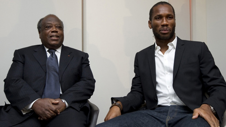 Didier Drogba and former Ivorian prime minister Charles Konan Banny (AFP)
