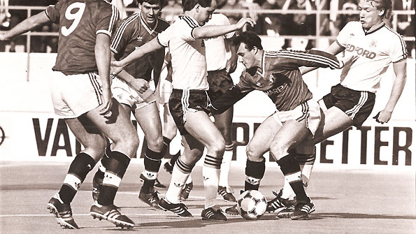 Luton take on Manchester United on an artificial surface at Kenilworth Road.