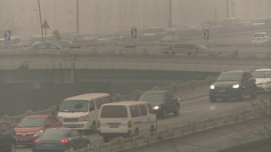 近日，北京遭遇持续数天的雾霾天气
