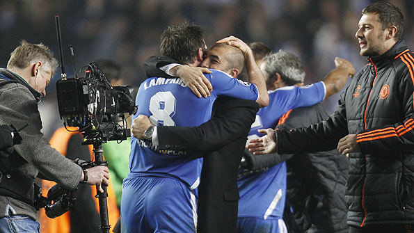 Roberto di Matteo hugs Frank Lampard