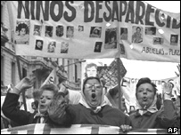 Protesto contra as crianças desaparecidas na Argentina