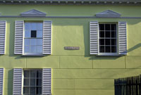 Adeilad anghyffredin Maes Lowri