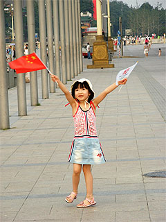 Niña con la bandera de China