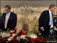 Indian Foreign Minister SM Krishna and his Pakistani counterpart Shah Mehmood Qureshi 