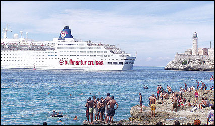 Crucero en la costa cubana (Foto: Raquel Pérez)